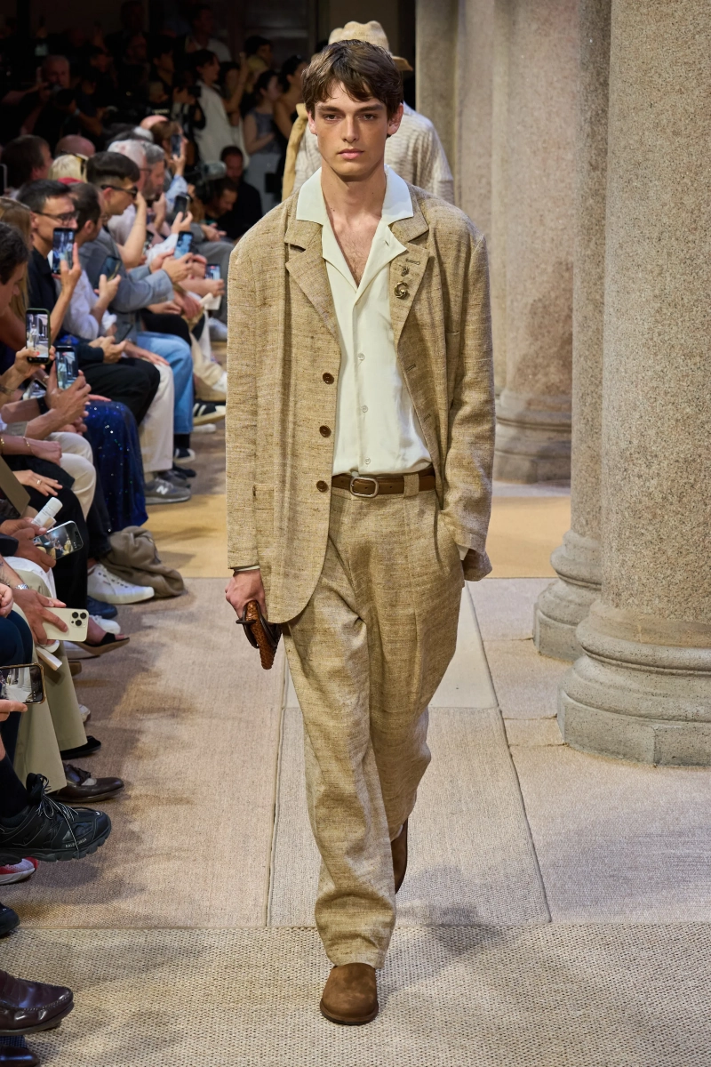 00021-giorgio-armani-spring-2027-menswear-credit-gorunway.webp