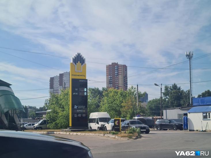 На АЗС Перми: лимиты на продажу и рекордные цены на топливо