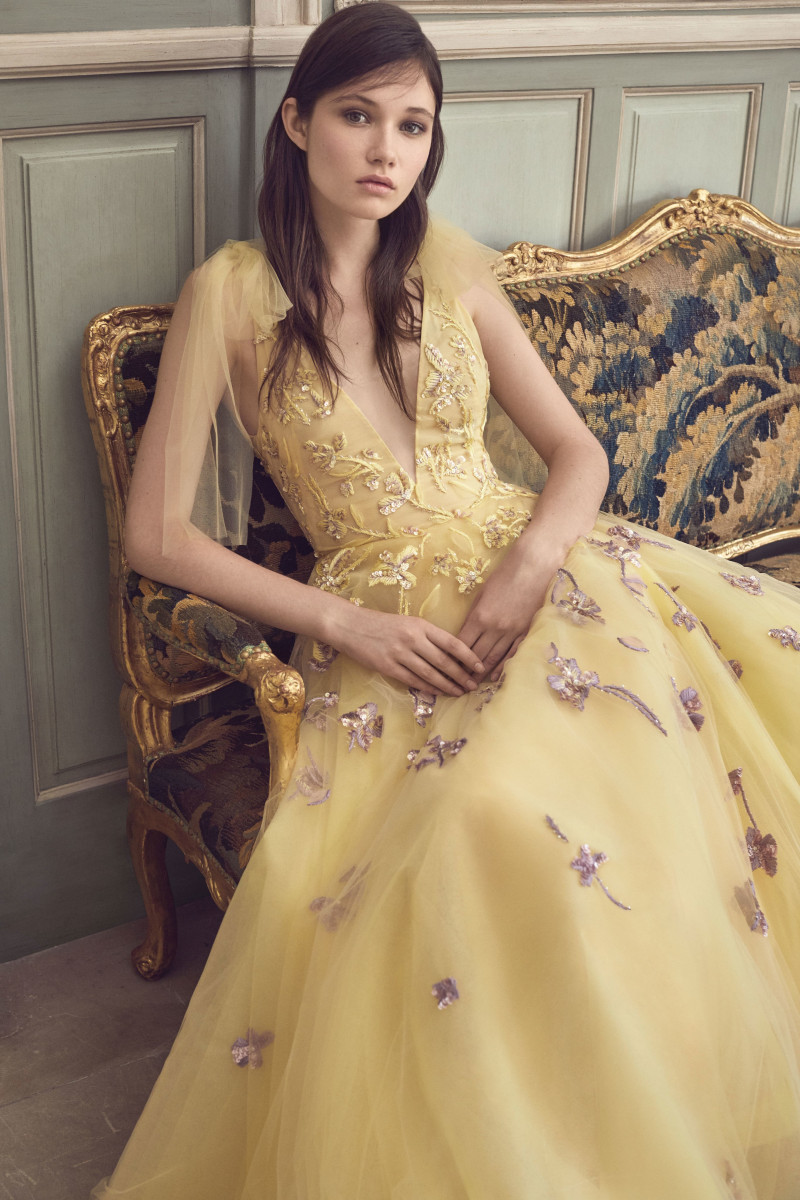 016-Spring-2019-Monique-Lhuillier.jpg