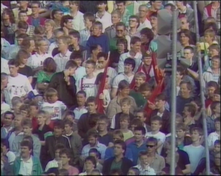UEFA.Euro.1988.06.15.IRL-USSR.576p25.EN.ES.INT.mkv_000272960.png