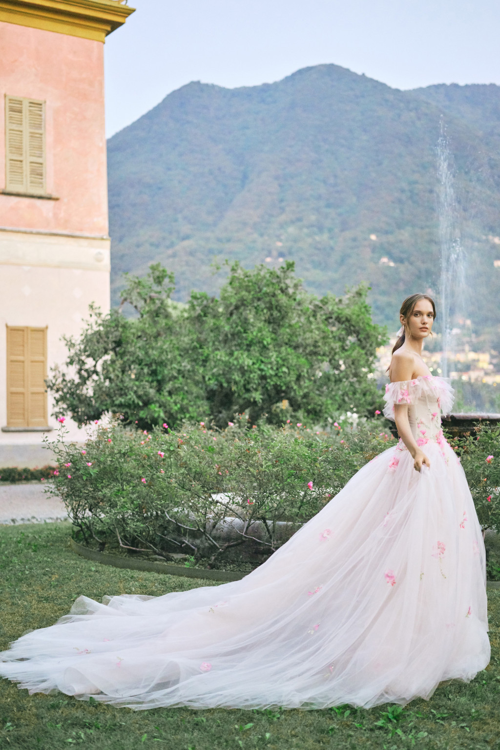 00013-Monique-Lhuillier- New-York-Bridal-Fall-2020-credit-KT-Merry.jpg