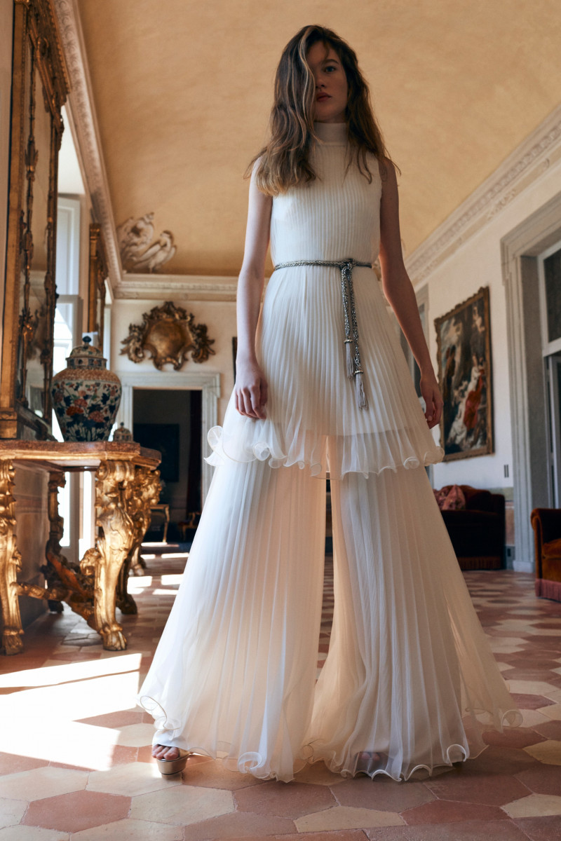 00003-Monique-Lhuillier-Spring-20.jpg
