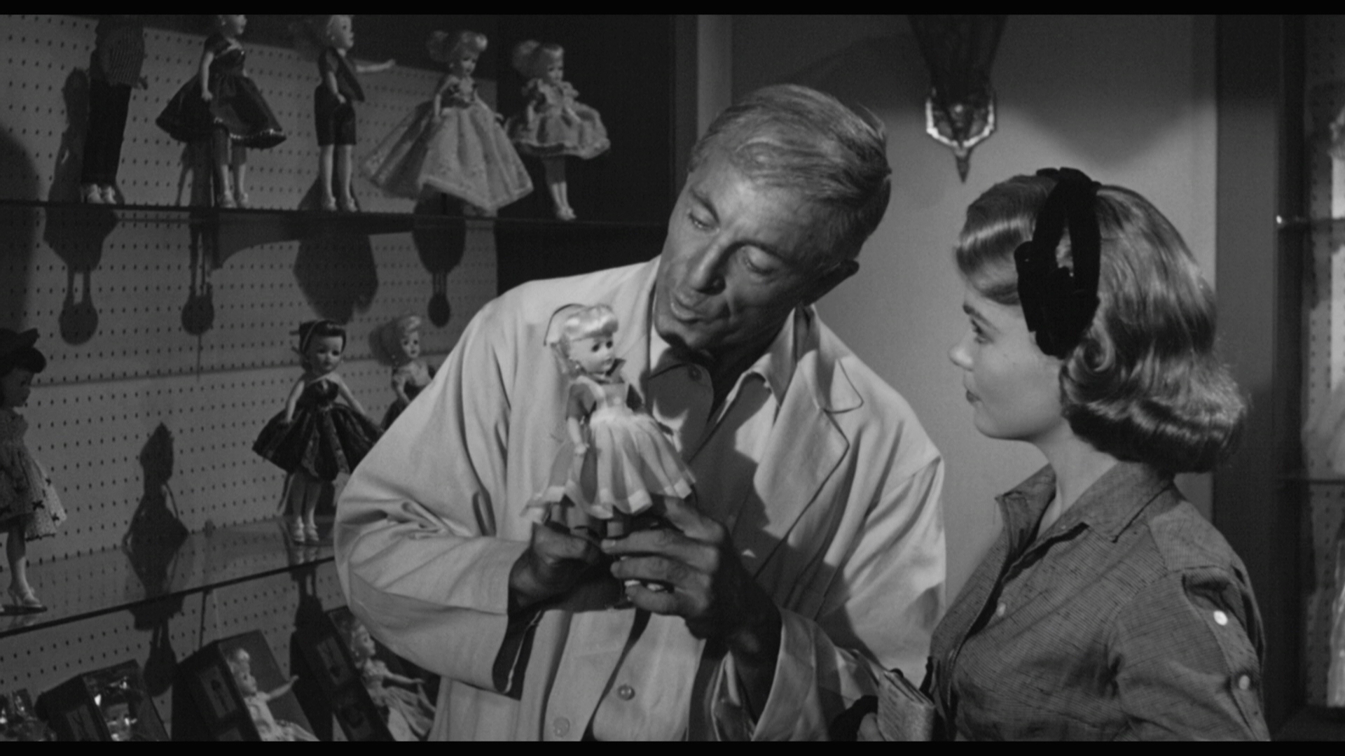 Attack.of.the.Puppet.People.1958.Shout.Factory.BDRemux.1080p.mkv_20260705_113149.111.png