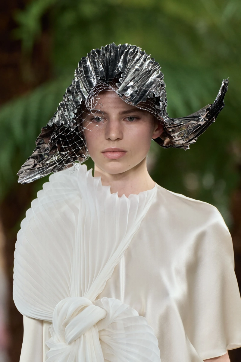 00101-christian-dior-fall-2026-couture-details-credit-gorunway.webp