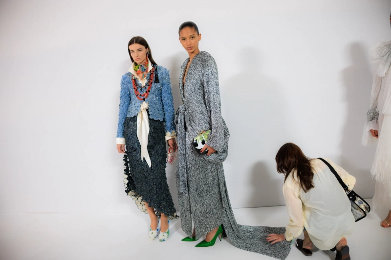 dior_pariscouturess27_backstage_acielle_17.webp