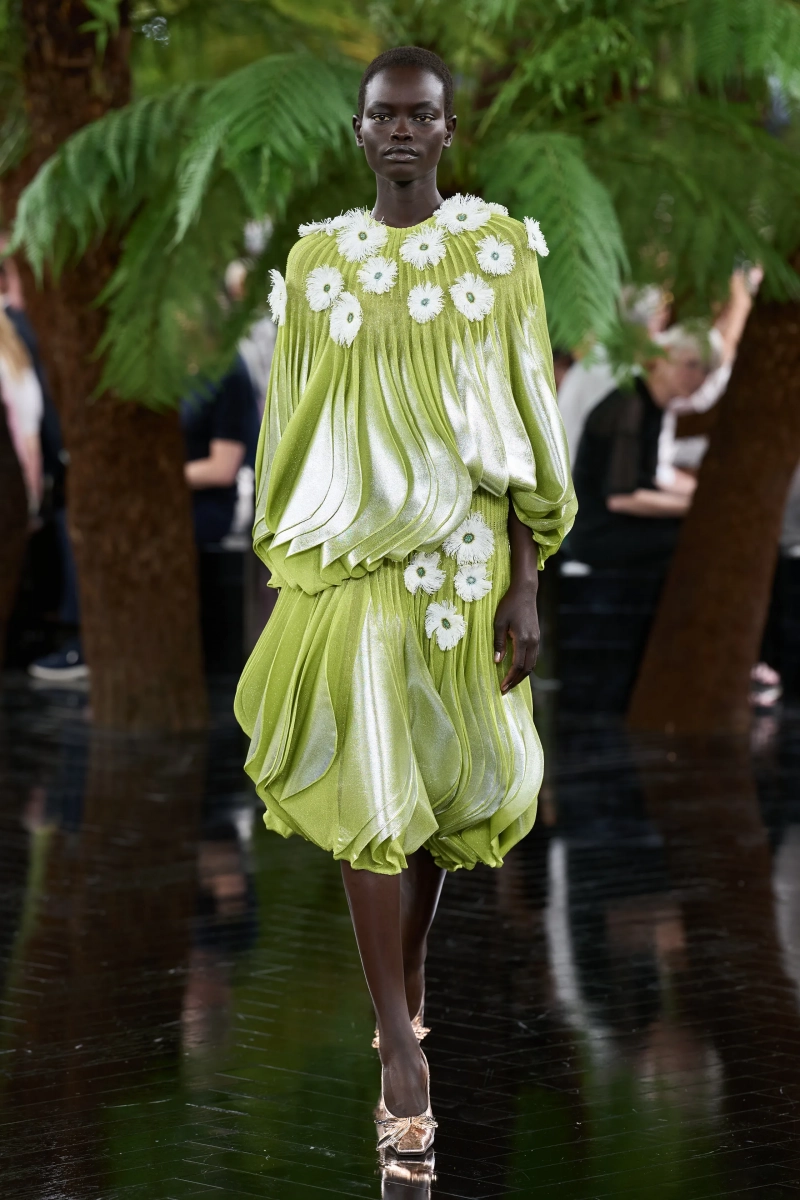00005-christian-dior-fall-2026-couture-credit-gorunway.webp