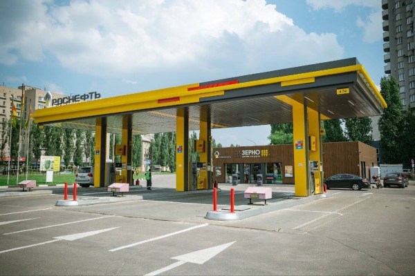 Крупные нефтяные компании обеспечивают топливом независимые АЗС России