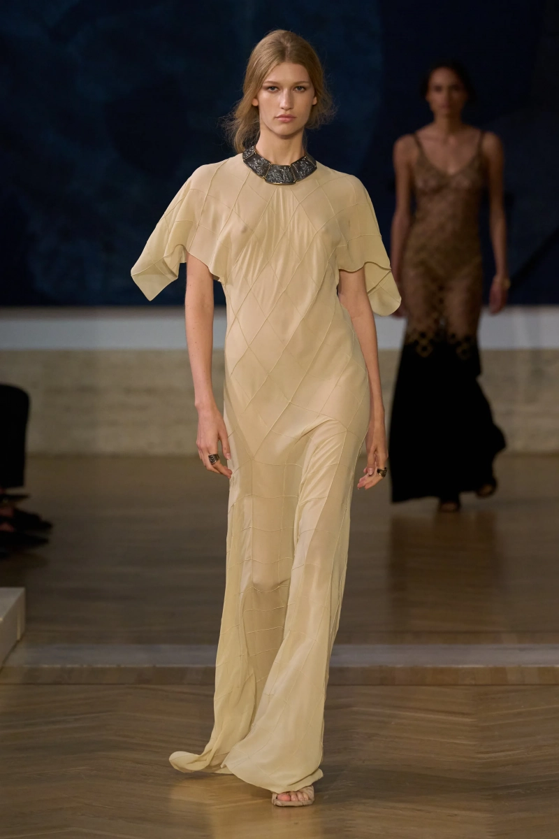 00057-fendi-fall-2026-couture-credit-gorunway.webp
