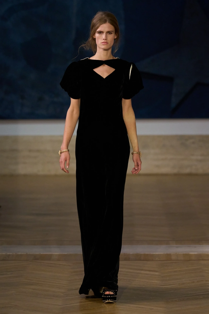 00050-fendi-fall-2026-couture-credit-gorunway.webp
