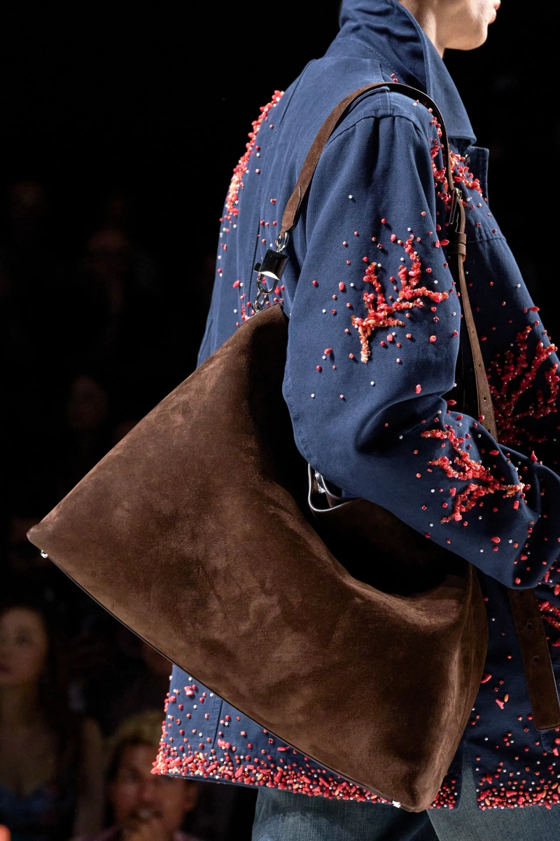 00207-dolce-and-gabbana-spring-2027-menswear-details-credit-gorunway.webp