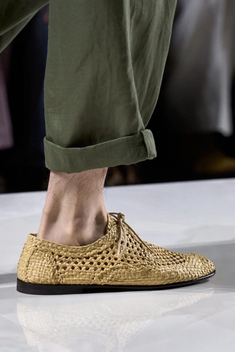 00203-dolce-and-gabbana-spring-2027-menswear-details-credit-gorunway.webp