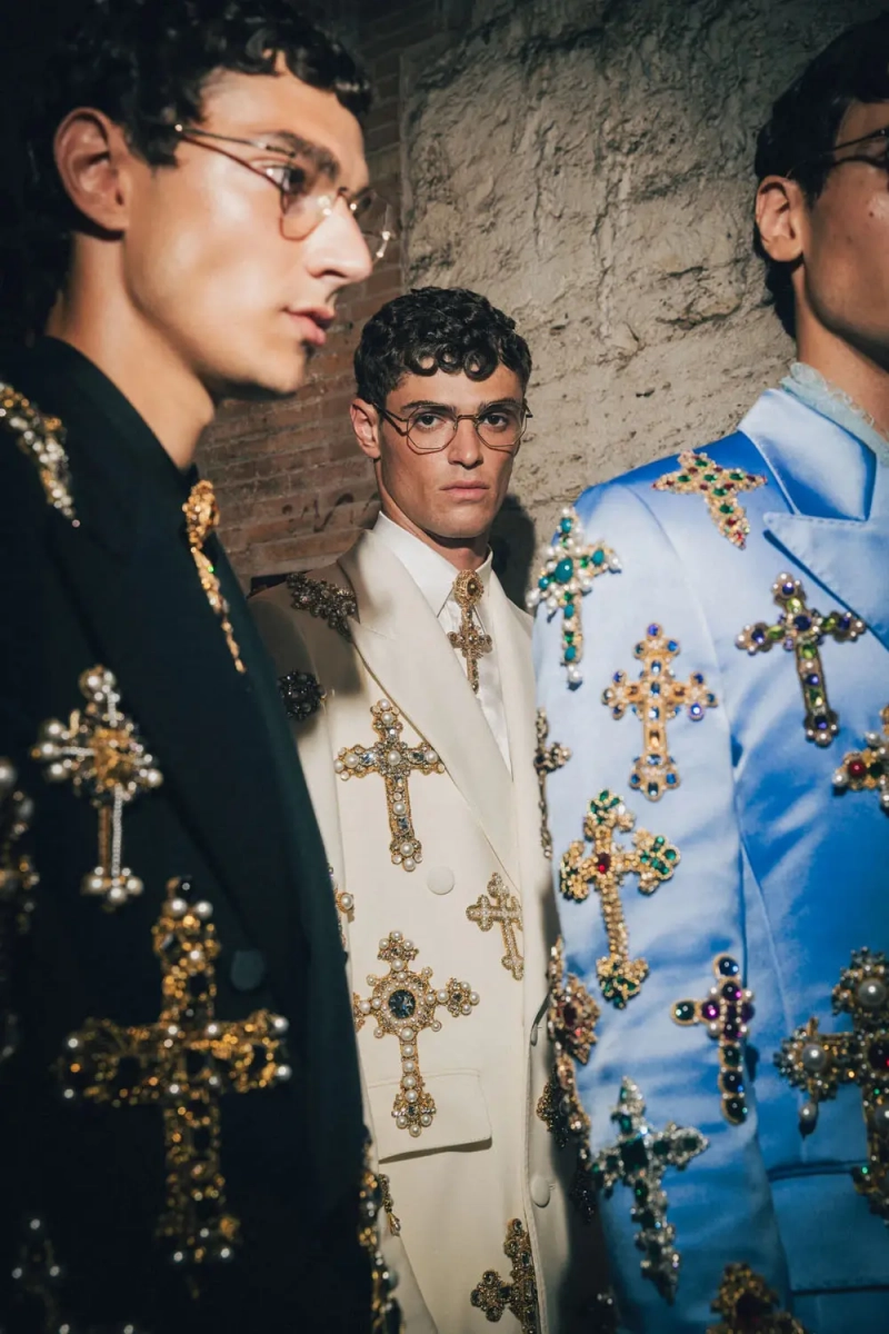 Dolce-Gabbana-Alta-Sartoria-2025-Rome-Backstage-Runway-Magazine-3.webp