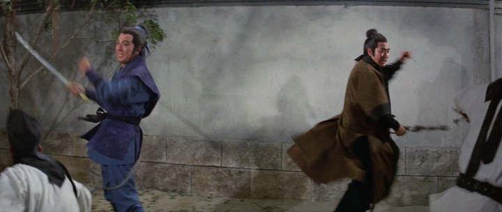 The Invincible Eight - Tian long ba jiang (1971)_HDRip_.avi_snapshot_00.14.35.792.png
