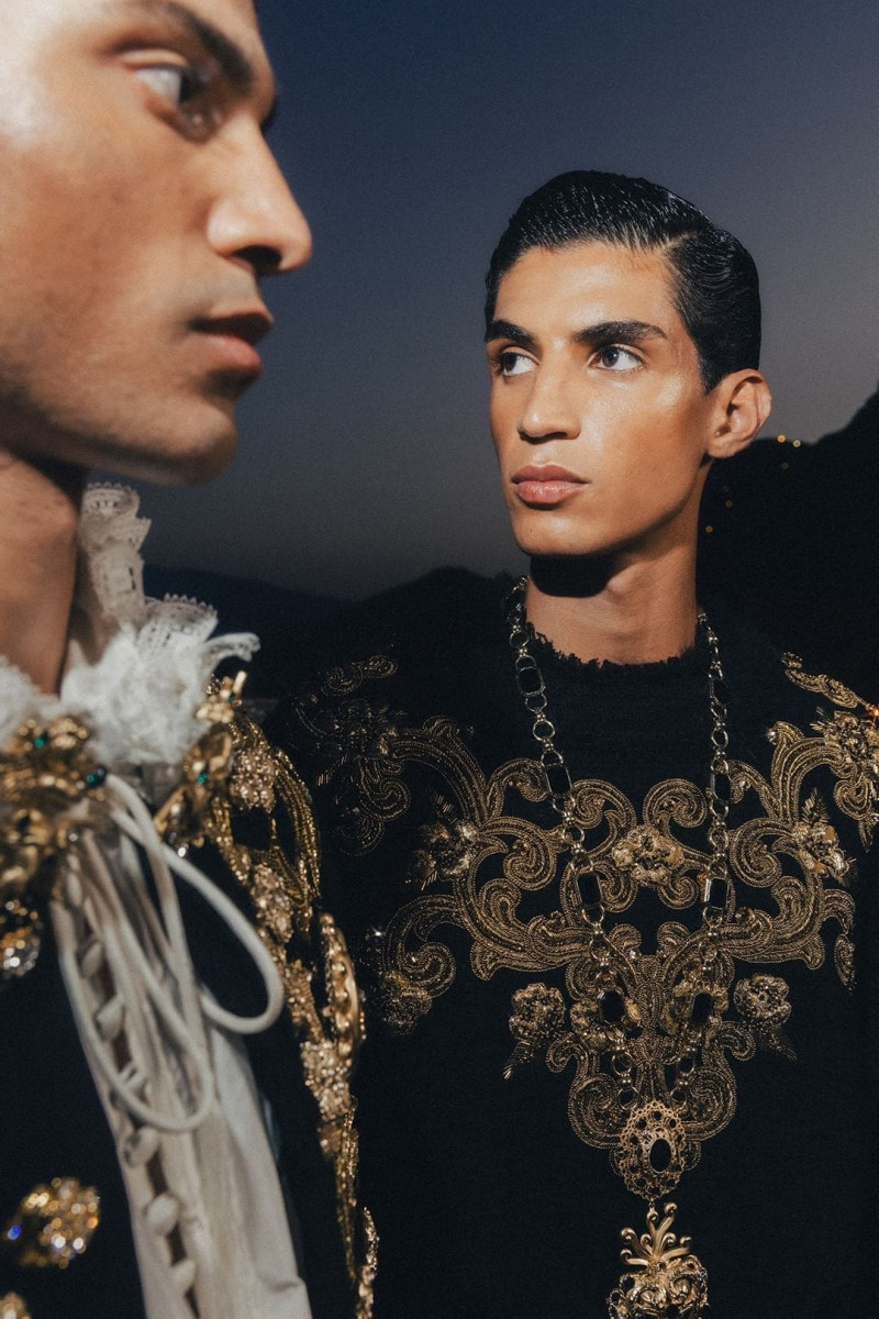 Dolce-Gabbana-Alta-Sartoria-2026-Backstage-Runway-Magazine-18.jpg