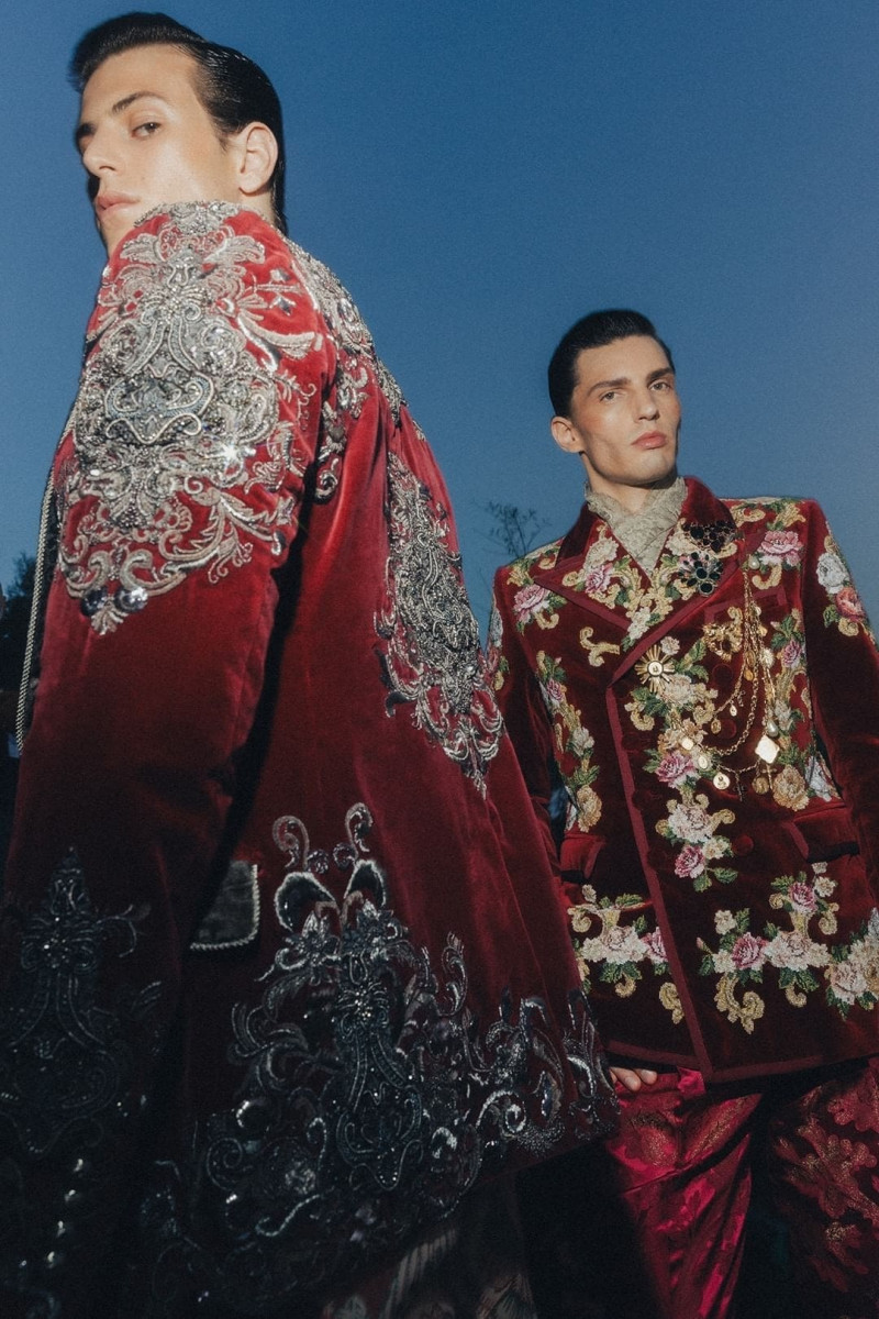 Dolce-Gabbana-Alta-Sartoria-2026-Backstage-Runway-Magazine-7.jpg
