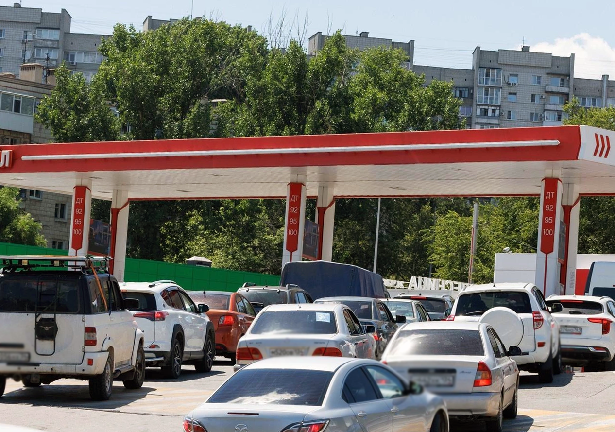Недостаток бензина в России: сколько топлива не хватает и как это влияет на цены