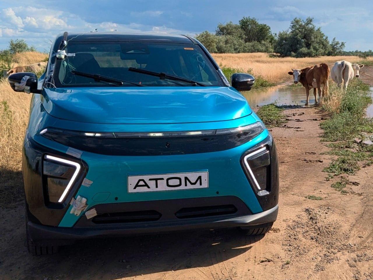 Электромобили «Атом» начали поступать покупателям в России