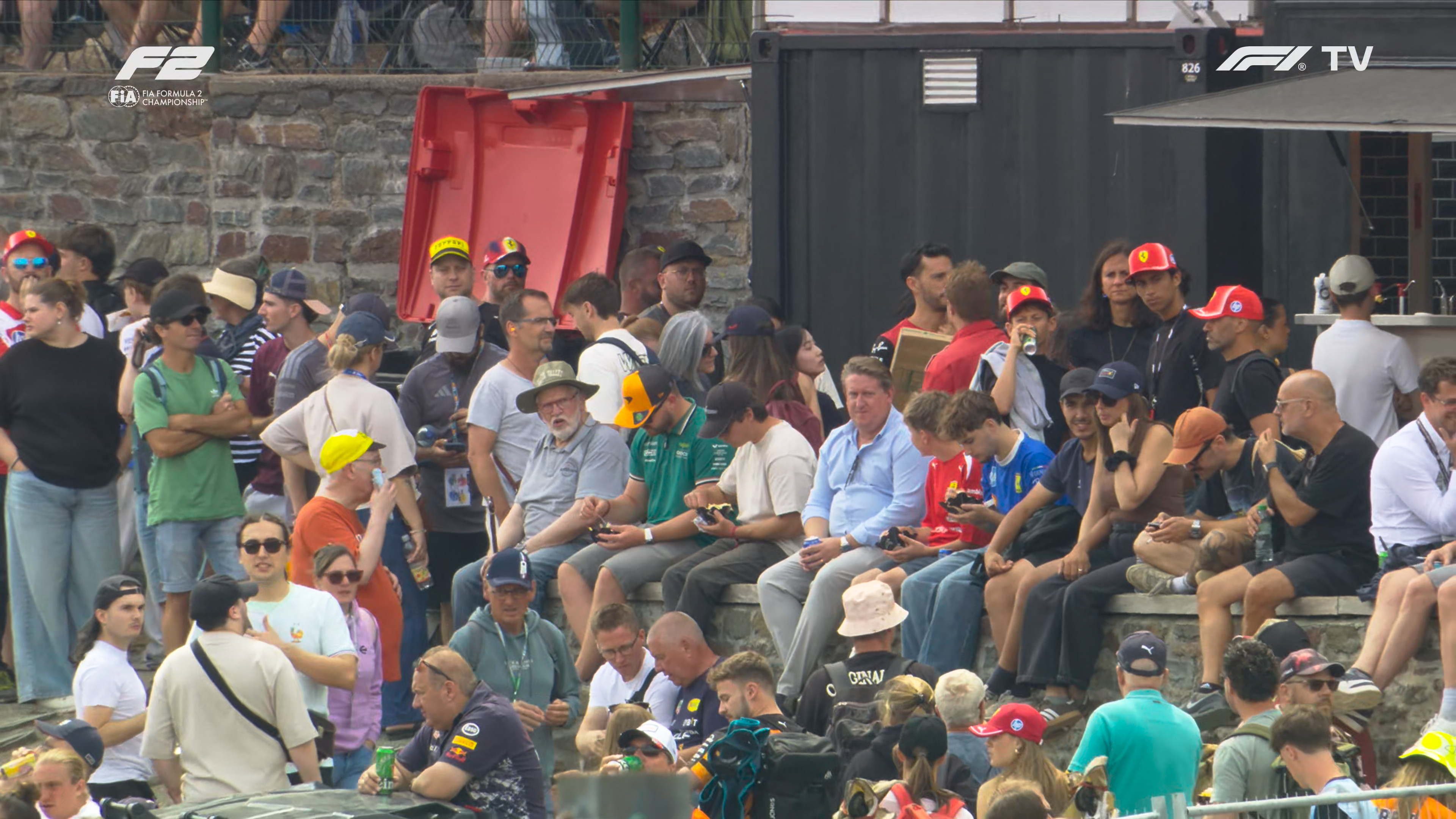 cap_01.Formula2.R08.Belgium.Race.One.F1TV.UHD.2160p.rus_00_03_15_03.jpg