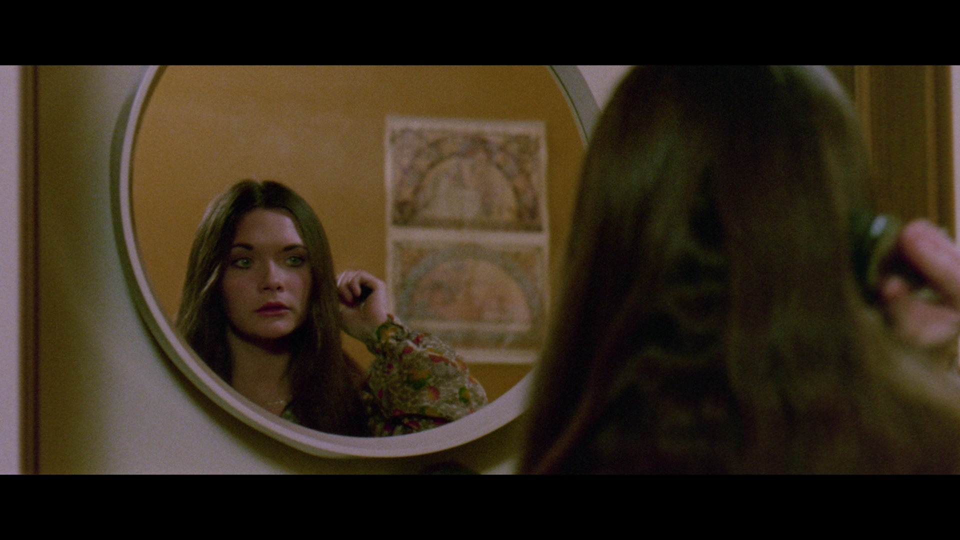 Satan's.Slave.1976.BDRemux.1080p.mkv_snapshot_00.14.23.669.png