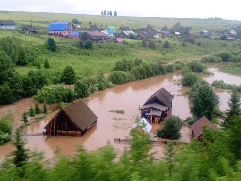 Паводок в Октябрьском районе: ситуация стабилизируется после сильных дождей