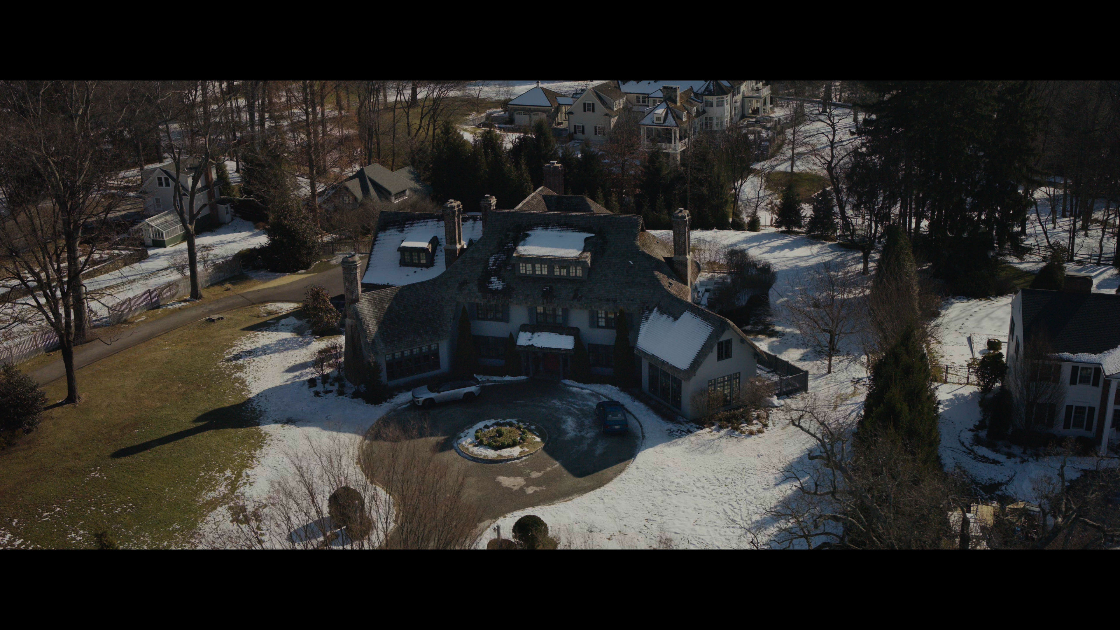 The.Housemaid.2025.BDRemux.2160p.NNMClub.mkv_snapshot_00.45.38.569.png