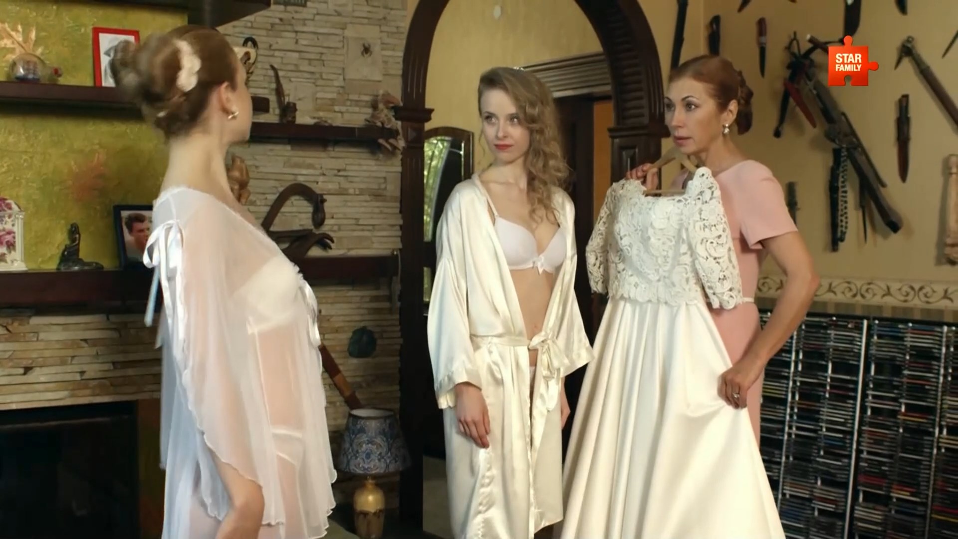 Юлия Шугар, Анна Сагайдачная. Цыганка. 24 серия (2019).4.jpg