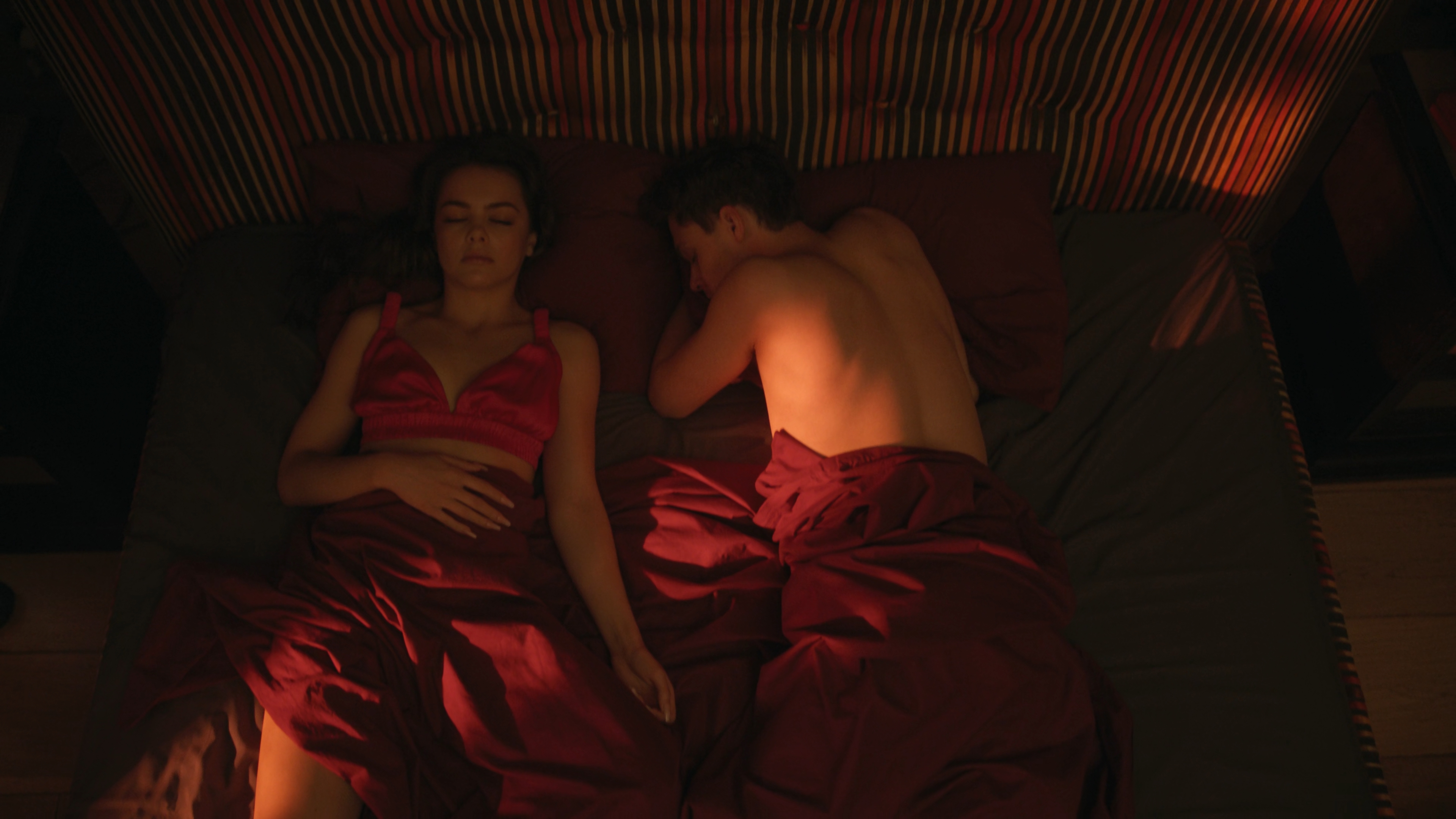 Gudovy.S01.E14.2026.WEB-DL.HEVC.2160p.SDR.ExKinoRay.mkv_snapshot_00.01.356.jpg