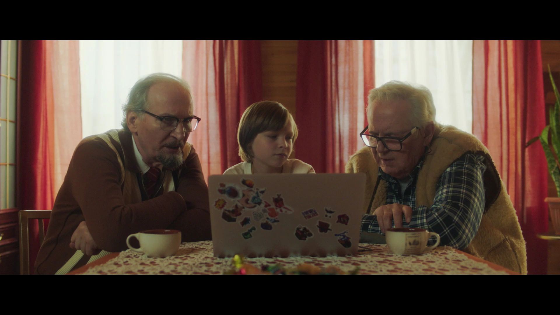 Na.derevnyu.dedushke.2.2026.WEB-DL.1080p.ELEKTRI4KA_01_12_38_00_435.jpg