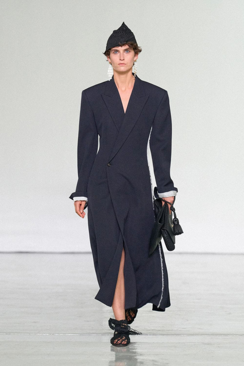 Bottega-Veneta-Spring-Summer-2027-Runway-Magazine-5.jpg