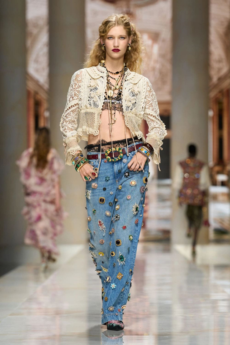 Dolce-Gabbana-Spring-Summer-2027-Runway-Magazine-18.jpg