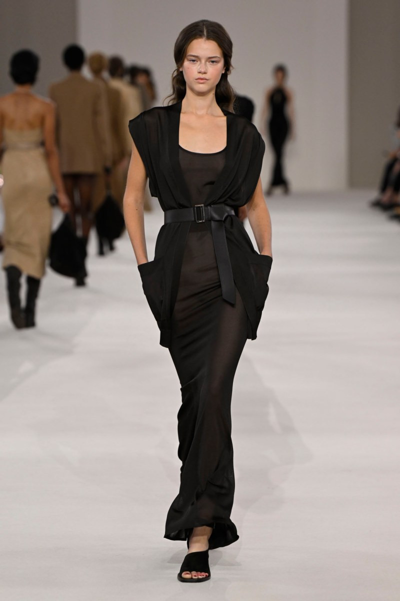 max-mara-spring-27-rtw-r-gg-043.jpg