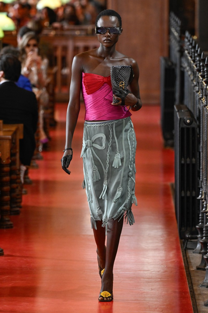 valentino-spring-27-rtw-pfw-r-gg-011.jpeg