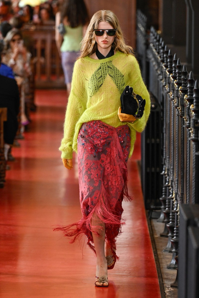 valentino-spring-27-rtw-pfw-r-gg-010.jpeg