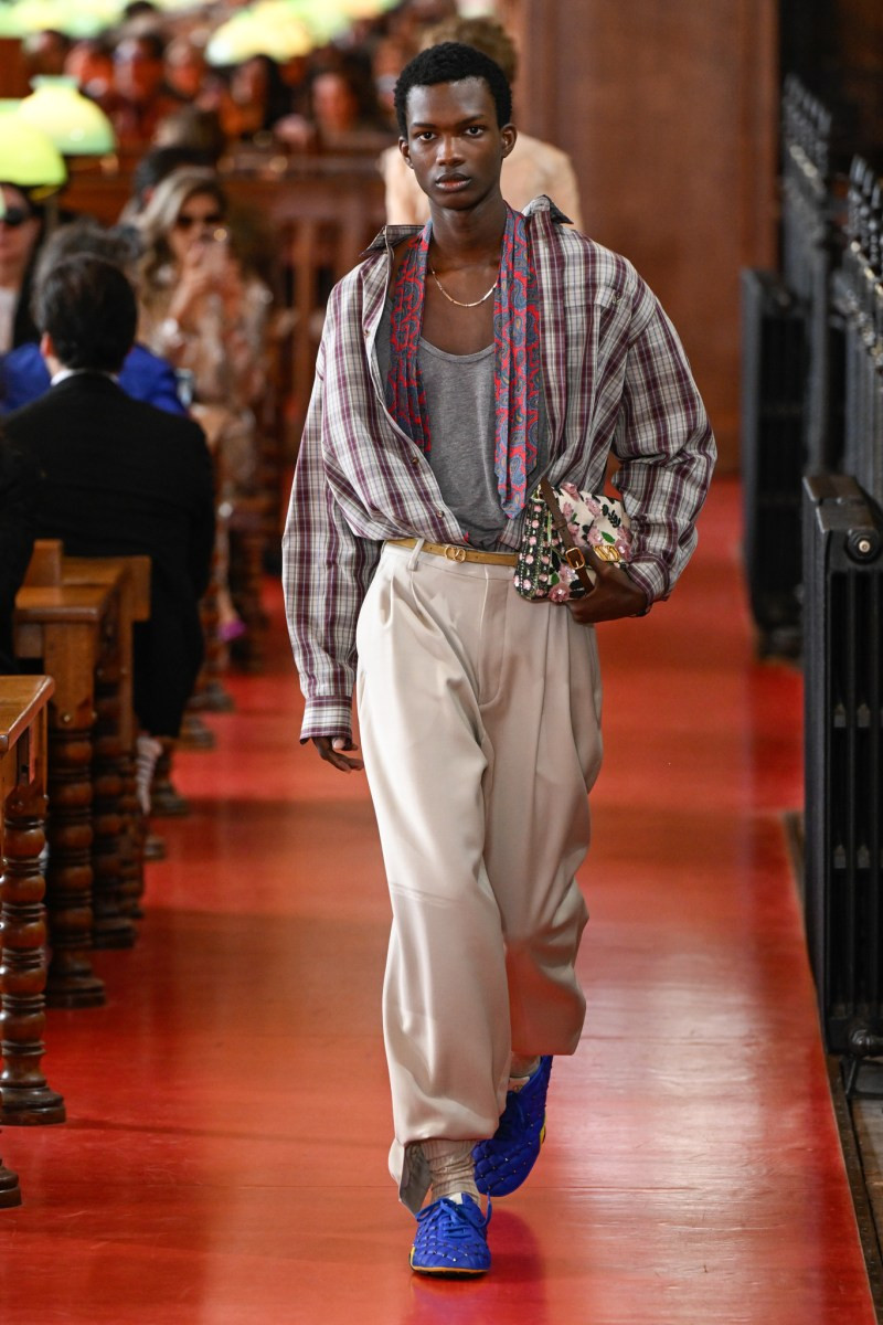 valentino-spring-27-rtw-pfw-r-gg-019.jpeg