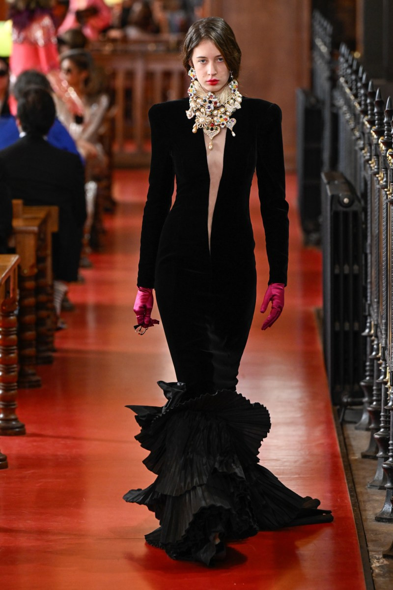 valentino-spring-27-rtw-pfw-r-gg-070.jpeg