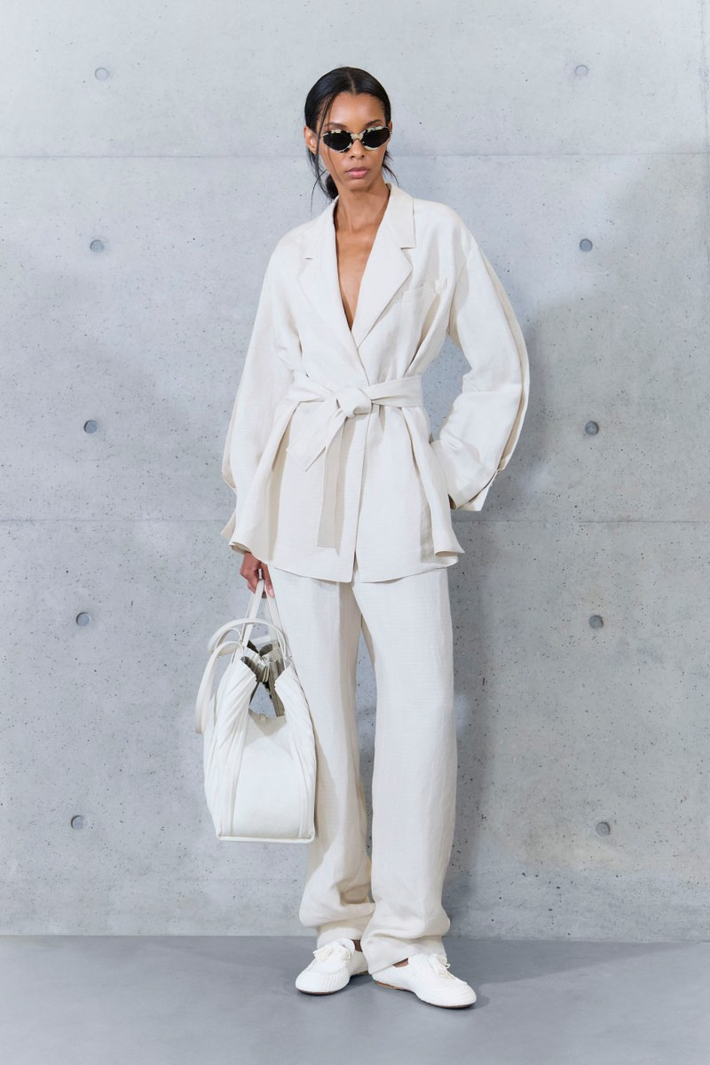 emporio-armani-spring-27-rtw-ctsy-007.jpg